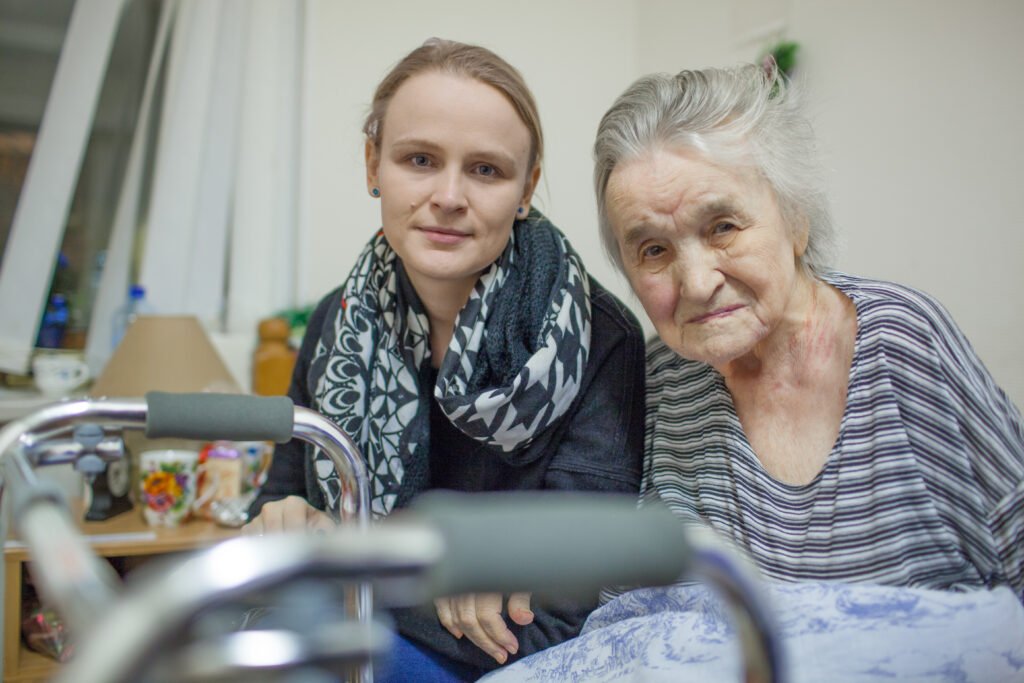 Begleitung einer älteren Dame in Bochum mit einem Rollator